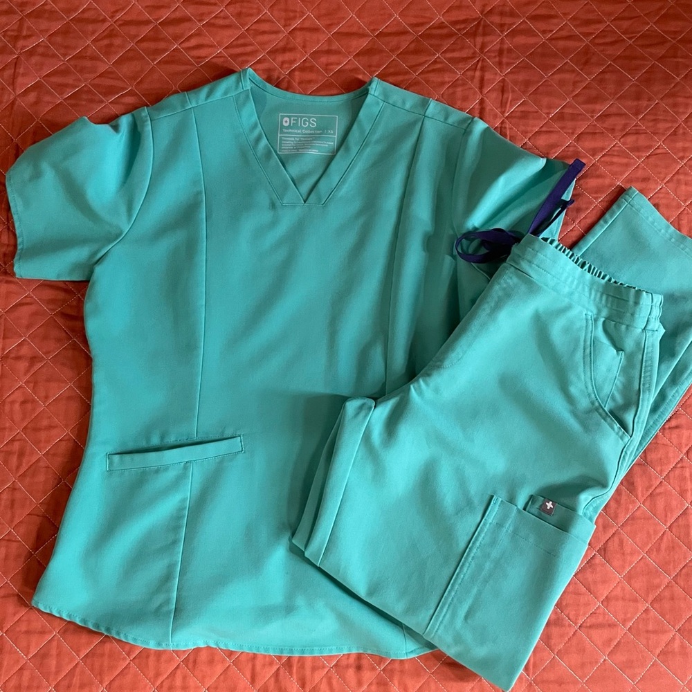Figs Scrub Set